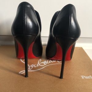 LNIB—Christian Louboutin Dugueclina 100 Napa cut out ankle bootie in Size 38